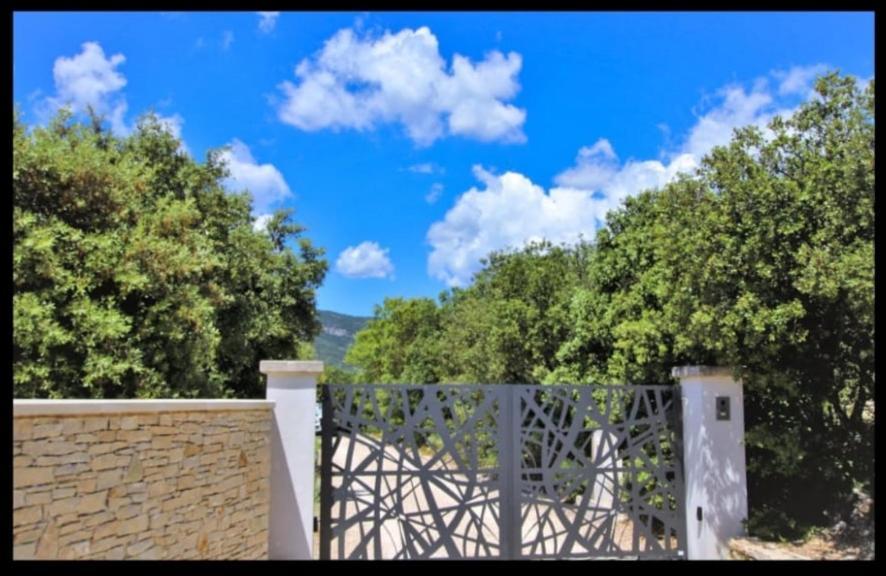Gite Moderne En Drome Roche-Saint-Secret Экстерьер фото
